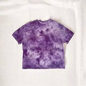 WOMEN'S OVERSIZED TIE-DYE TEE.